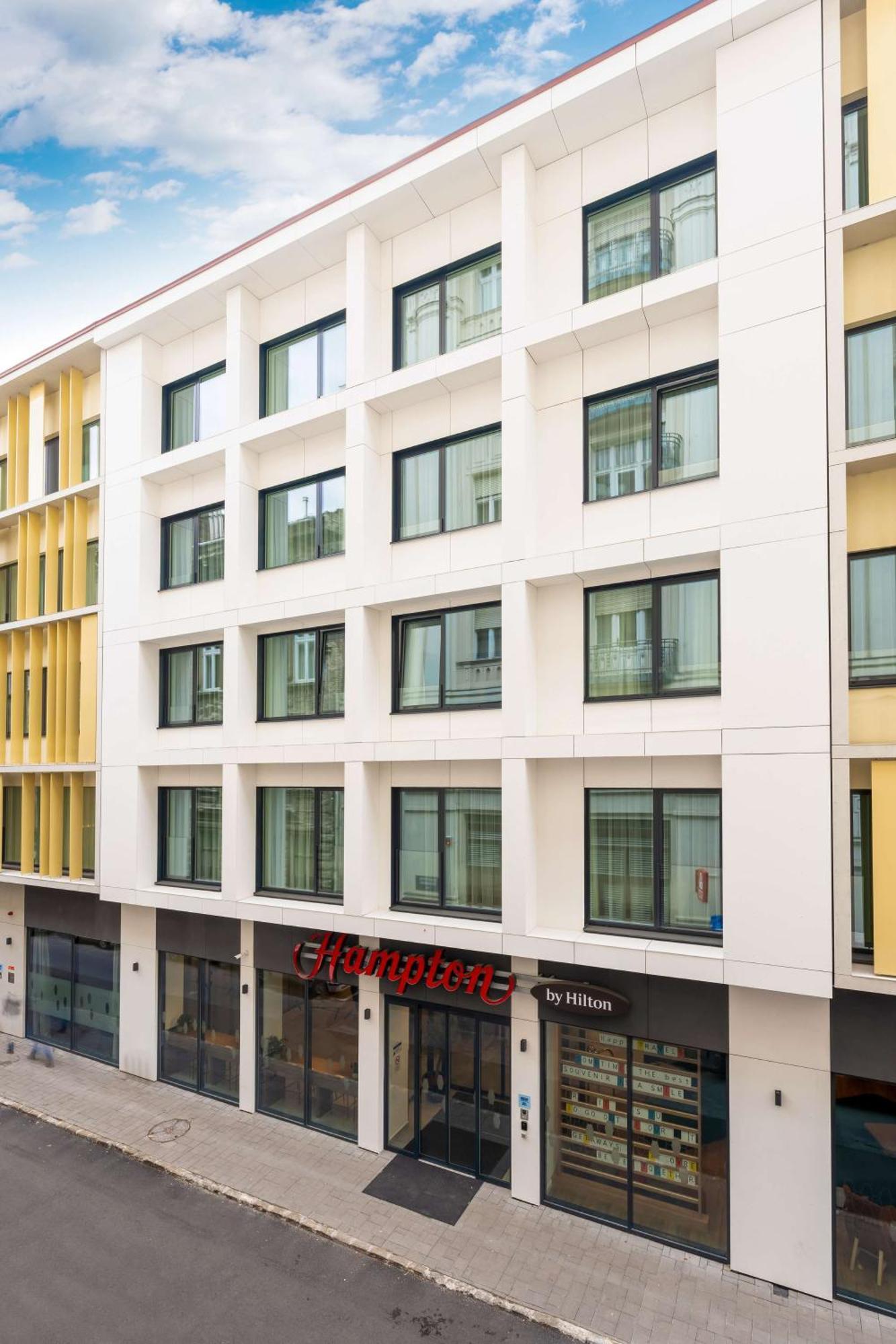 Hampton By Hilton Budapest City Centre Esterno foto